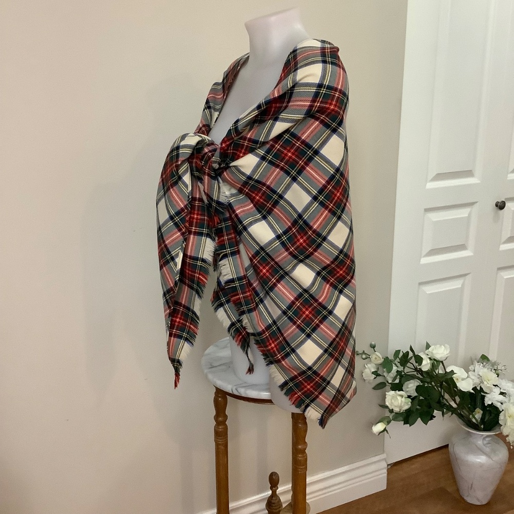 Tartan plaid wool shawl - Picture 7 of 12
